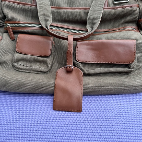 Levenger Italian leather travel bags (2) - Picture 7 of 16